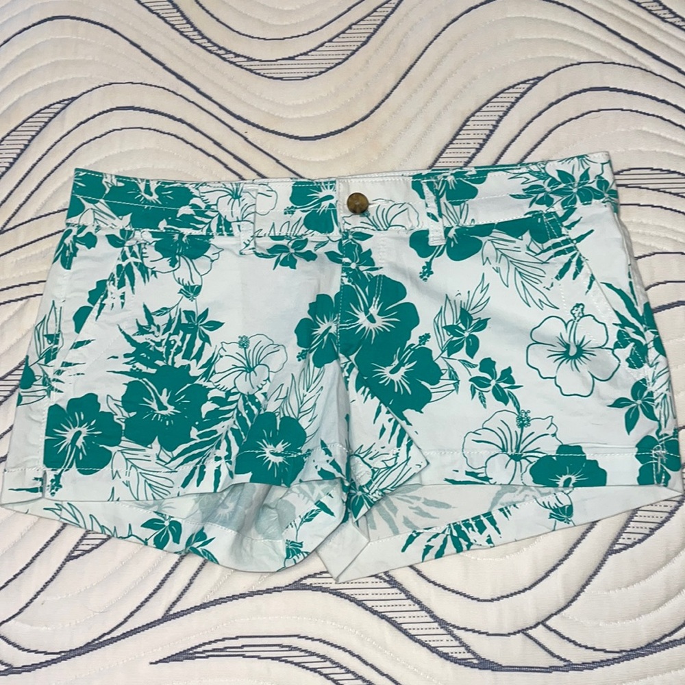 Fun jean shorts super cute